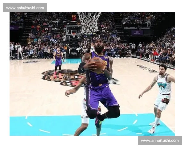 克莱 2700 记三分登历史前五!852 场铸就无球传奇 克莱 2700 记三分登历史前五!852 场铸就无球传奇