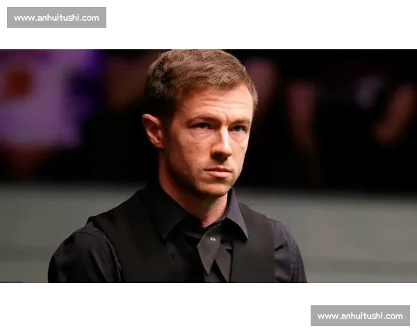 15 年圆梦!利索夫斯基携女友捧杯,与特鲁姆普相拥泪目 15 年圆梦!利索夫斯基携女友捧杯,与特鲁姆普相拥泪目