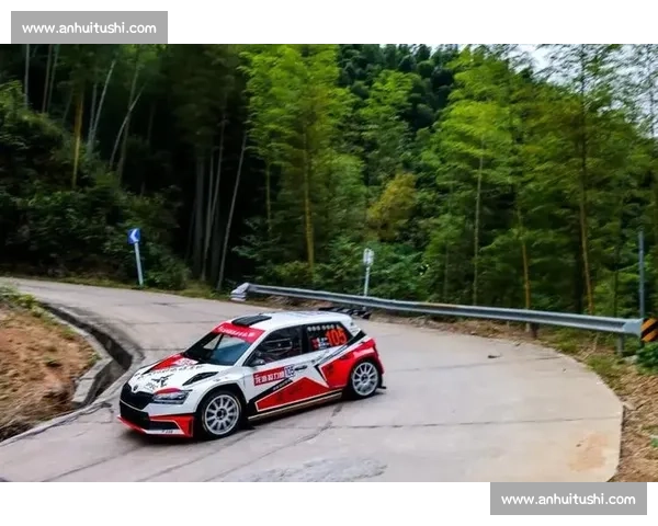 拉力巅峰对决开启,徐俊龙游赛道一马当先 拉力巅峰对决开启,徐俊龙游赛道一马当先