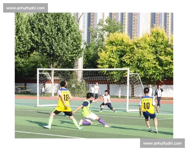 绿茵场的全民欢歌:草根足球的盛会与文化诗行 绿茵场的全民欢歌:草根足球的盛会与文化诗行