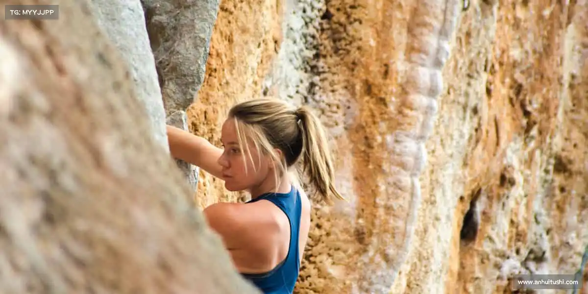 <strong>必一运动</strong>举起杠铃的瞬间，你比自己想象中更强大！🏋️